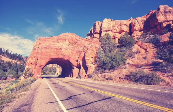 Vintage toned scenic road on the way to Bryce Canyon. — Stock Photo, Image