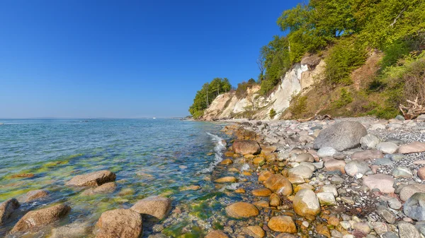 Acantilados de playa y tiza en la isla de Rugen . — Foto de Stock