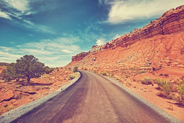 Vintage toned picture of a desert road, travel concept. — Stock Photo, Image