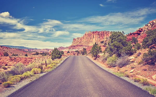 Vintage toned picture of a deserted road, USA. — Stock Photo, Image