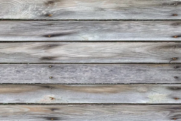 Vieilles planches en bois altérées avec des clous rouillés — Photo