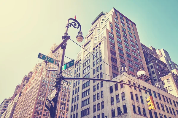 Esquina de la calle estilizada Vintage en Manhattan, Nueva York . — Foto de Stock