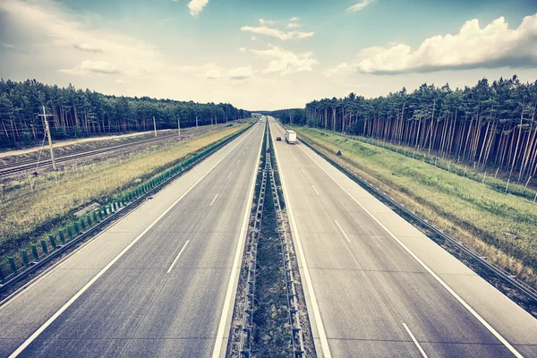 高速道路のレトロな様式化された画像. — ストック写真