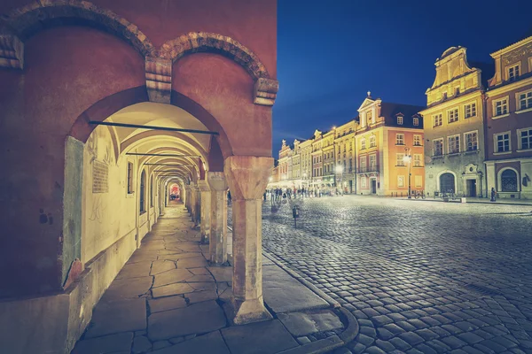 Retro stylized Old Market Square in Poznan at night. — Stock Photo, Image