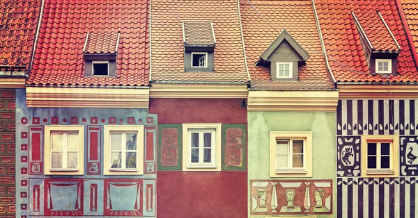 Retro gestemde kleurrijke huizen in Poznan. — Stockfoto