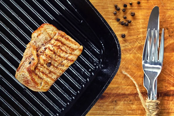 Imagen de cerca de un lomo de cerdo asado . — Foto de Stock