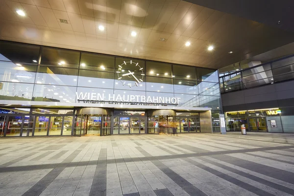 Ingången till Wien Hauptbahnhof. — Stockfoto