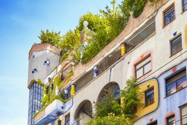 Facade of the Hundertwasserhaus. — Stock Photo, Image