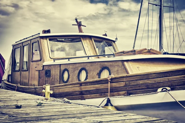 Wooden boat moored to a pier in marina. — Stock Photo, Image