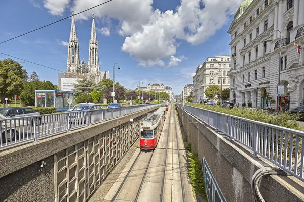 Tram entering tunnel in Vienna downtown. — Stock Photo, Image