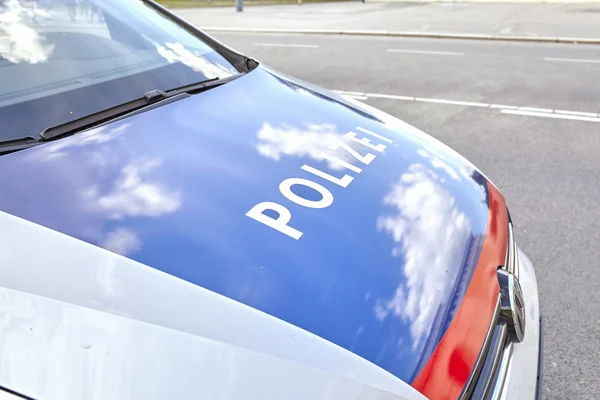 Close up picture of a police car hood parked on a street. — Stock Photo, Image