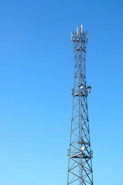 Tour Télécommunication Réseau Cellulaire Contre Ciel Bleu — Photo