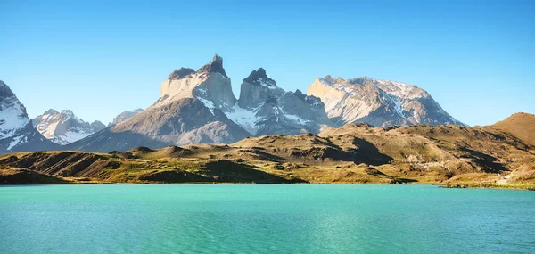 トーレス ペイン国立公園 チリのペホ湖とロス クエルノスのパノラマビュー — ストック写真