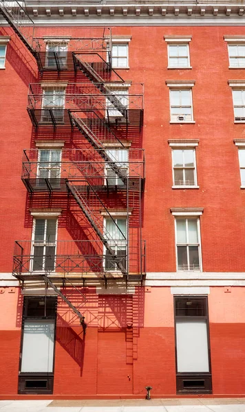 Edifício Tijolo Vermelho Velho Com Escada Incêndio Nova York Eua — Fotografia de Stock