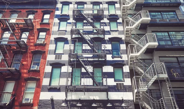 Edifícios Antigos Com Fugas Ferro Tonificação Cor Aplicada Nova York — Fotografia de Stock