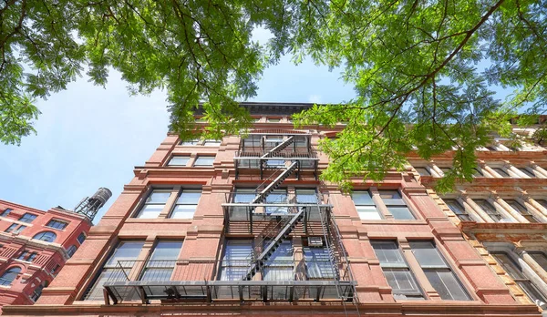 Looking Old Building Fire Escape New York City Usa — 스톡 사진