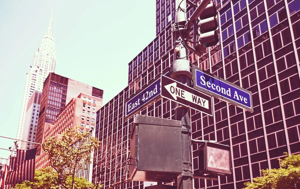 One Way Second Avenue East 42Nd Street Signs Manhattan Kolorowe — Zdjęcie stockowe