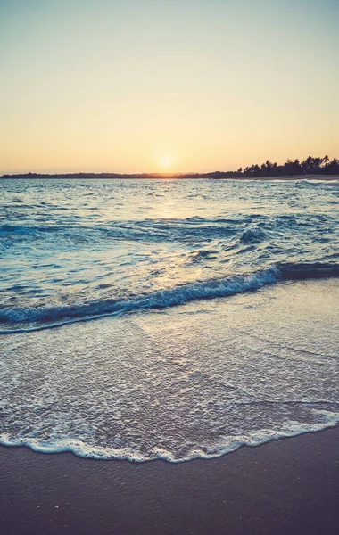 Farbgetöntes Bild Eines Tropischen Strandes Bei Sonnenuntergang — Stockfoto
