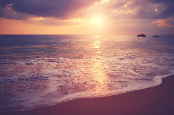 夕日の美しい砂浜 カラートーンが適用されます — ストック写真