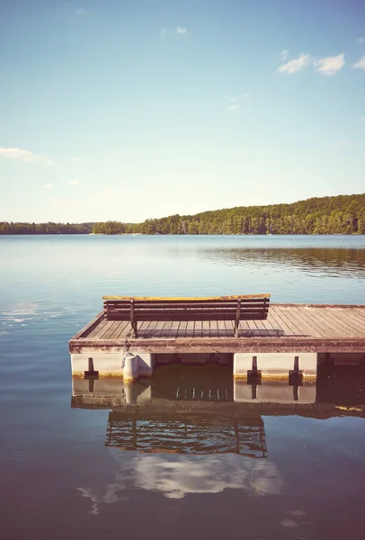 Bank Een Houten Drijvende Pier Kleur Versteviging Toegepast Lipie Lake — Stockfoto