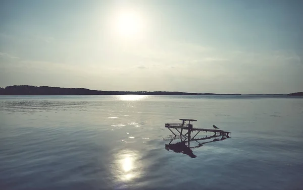 Antigua Plataforma Pesca Madera Permanece Lago Contra Sol Tonificación Color —  Fotos de Stock