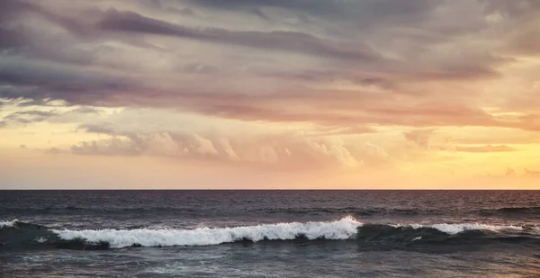 Foto Van Zeegezicht Bij Mooie Zonsondergang — Stockfoto