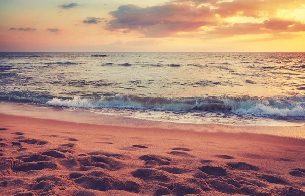 Тропічний Піщаний Пляж Відбитками Слідів Піску Заході Сонця Фокус Передньому — стокове фото