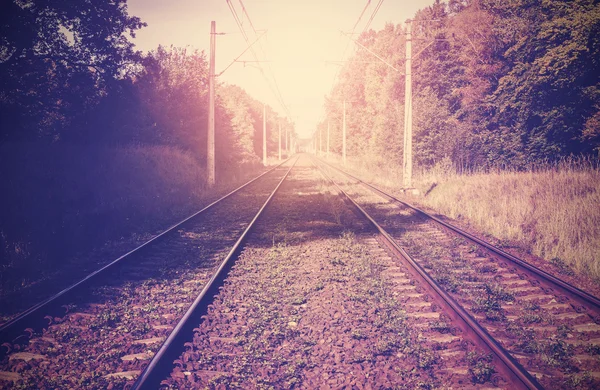 Imagen filtrada vintage de las vías del ferrocarril . —  Fotos de Stock