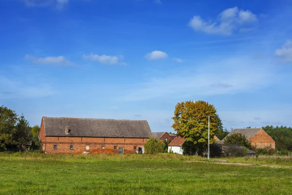 Beautiful village landscape in a sunny day. — Stock Photo, Image