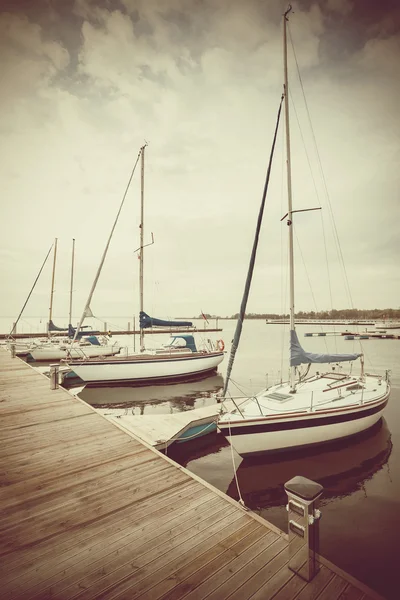 Retro filtered picture of yachts at pier. — Stock Photo, Image