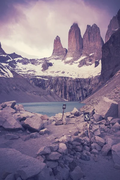 Imagem retro filtrada do Parque Nacional Torres del Paine . — Fotografia de Stock