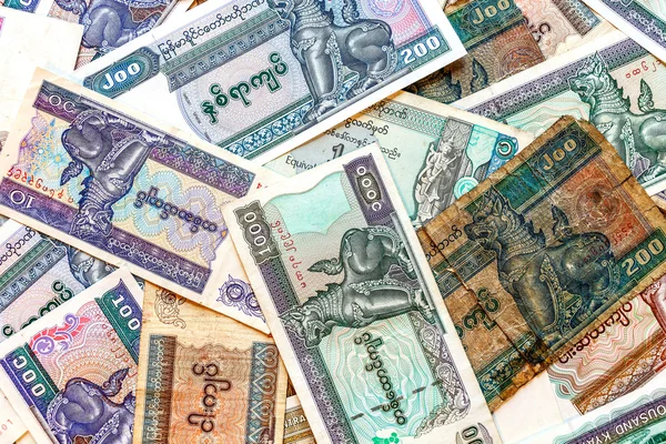 Myanmar (Birma) pieniądze, stare i nowe banknoty kyat. — Zdjęcie stockowe