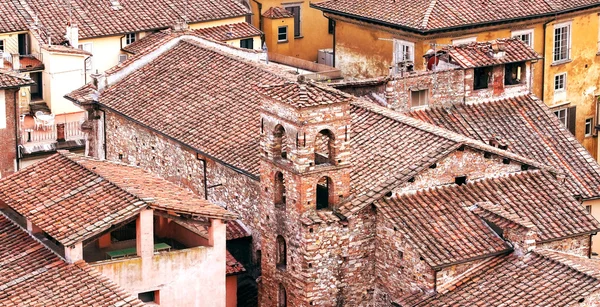 Dächer von Lucca, Stadt in der Toskana, Italien. — Stockfoto