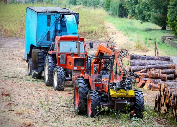 Old tractor and equipment used in timber industry. — Stock Photo, Image