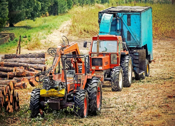 Old tractor and equipment used in timber industry. — Stock Photo, Image