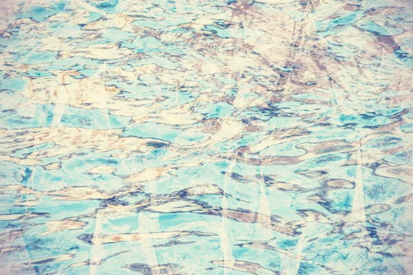 Fondo retro abstracto hecho de reflejos en agua . — Foto de Stock