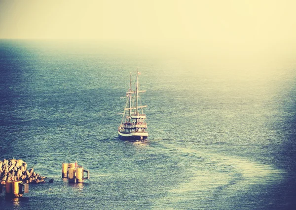 Vintage picture of old sailing ship leaving port. — Stock Photo, Image