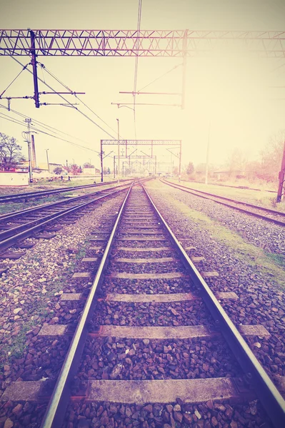 Vintage retro filtrerad bild av järnvägsspår. — Stockfoto