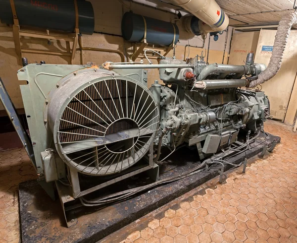 Generador diesel en el almacenamiento de armas nucleares soviéticas . — Foto de Stock