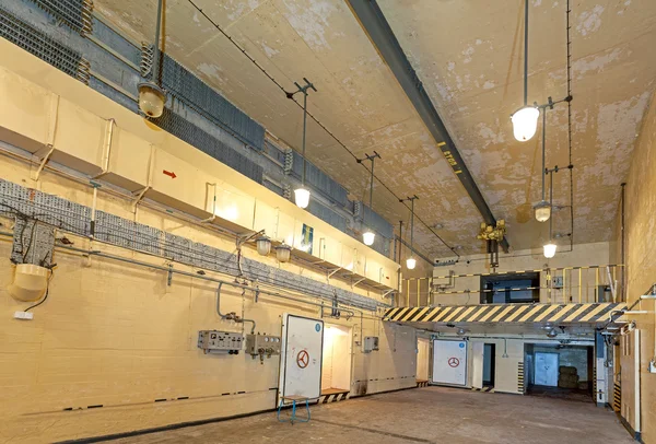 Interieur van de grote zaal in Sovjet-kernwapen bunker. — Stockfoto