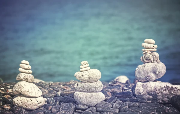 Цветные фильтруемые изображения камней на пляже, концептуальный фон спа . — стоковое фото