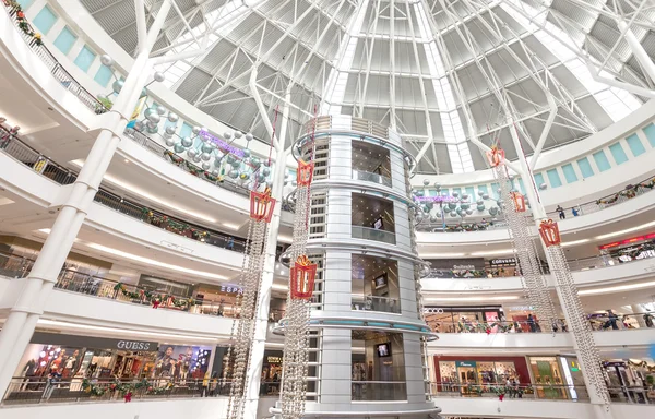 Natale a Suria KLCC, il primo centro commerciale della Malesia . — Foto Stock