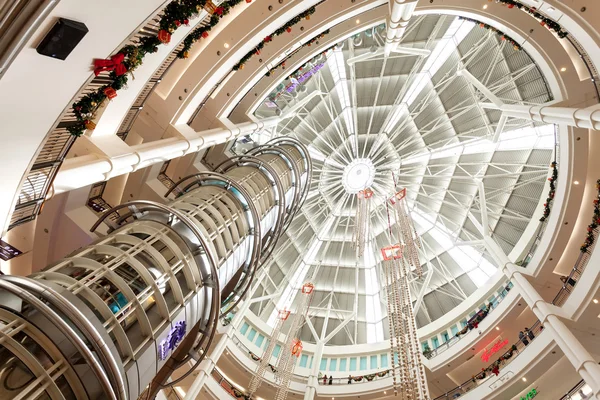 Natale a Suria KLCC, il primo centro commerciale della Malesia . — Foto Stock