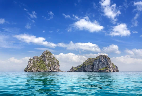 Ilhas desabitadas tropicais no mar de Andamão . — Fotografia de Stock