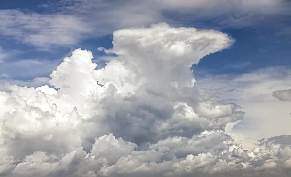 Unik dramatisk himmel med stormigt moln. — Stockfoto