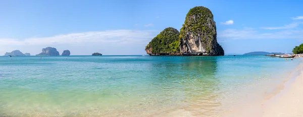 Vista panorâmica da bela praia e ilhas, Tailândia . — Fotografia de Stock