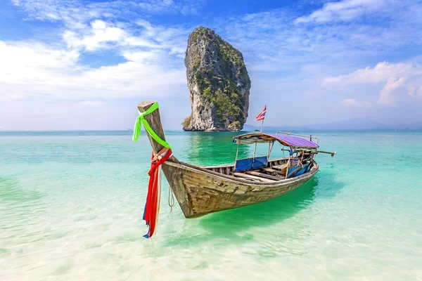 stock image Old wooden boat on a tropical beach, holiday background.