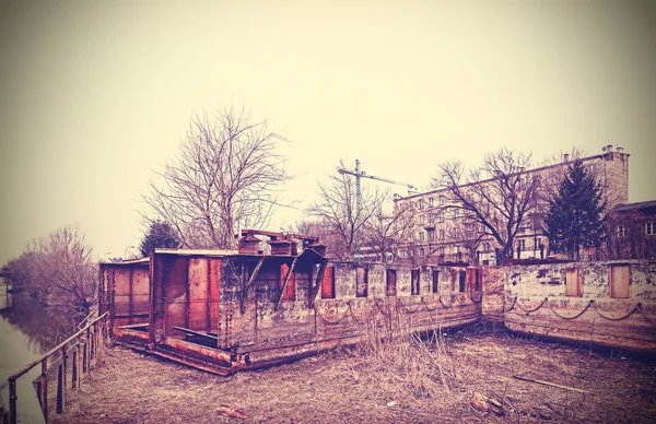 Retro filtered grungy industrial riverside city view. — Stock Photo, Image