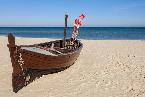 Fishing boat on the beach, space for text. — Stock Photo, Image