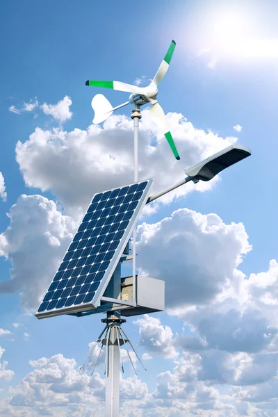 Zelená energie, solární a větrná energetická infrastruktura. — Stock fotografie